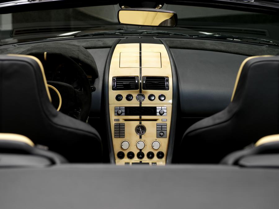 Интерьер Aston Martin DB9 Volante by Mansory 2008 года  (фото 11 из 15)